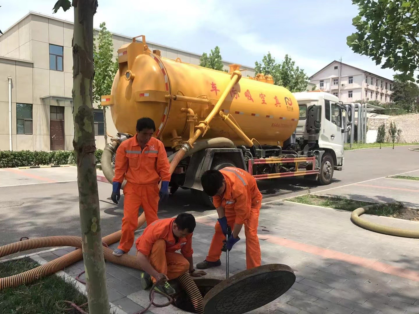 岭东化粪池清理与5-8吨吸粪车施工效率分析